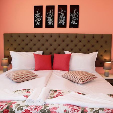 Sea Port Celebrity Apartment - Lets4Holiday Varna Esterno foto