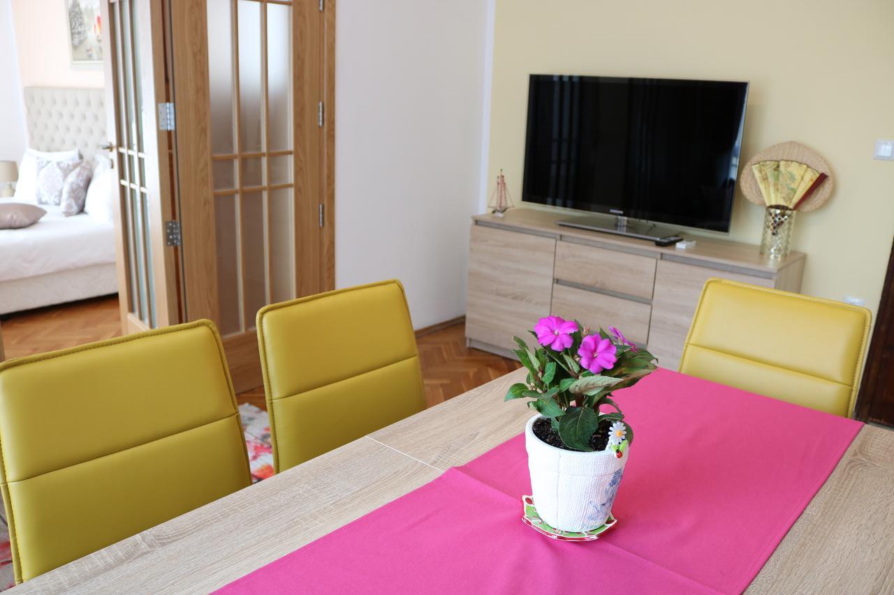 Sea Port Celebrity Apartment - Lets4Holiday Varna Esterno foto
