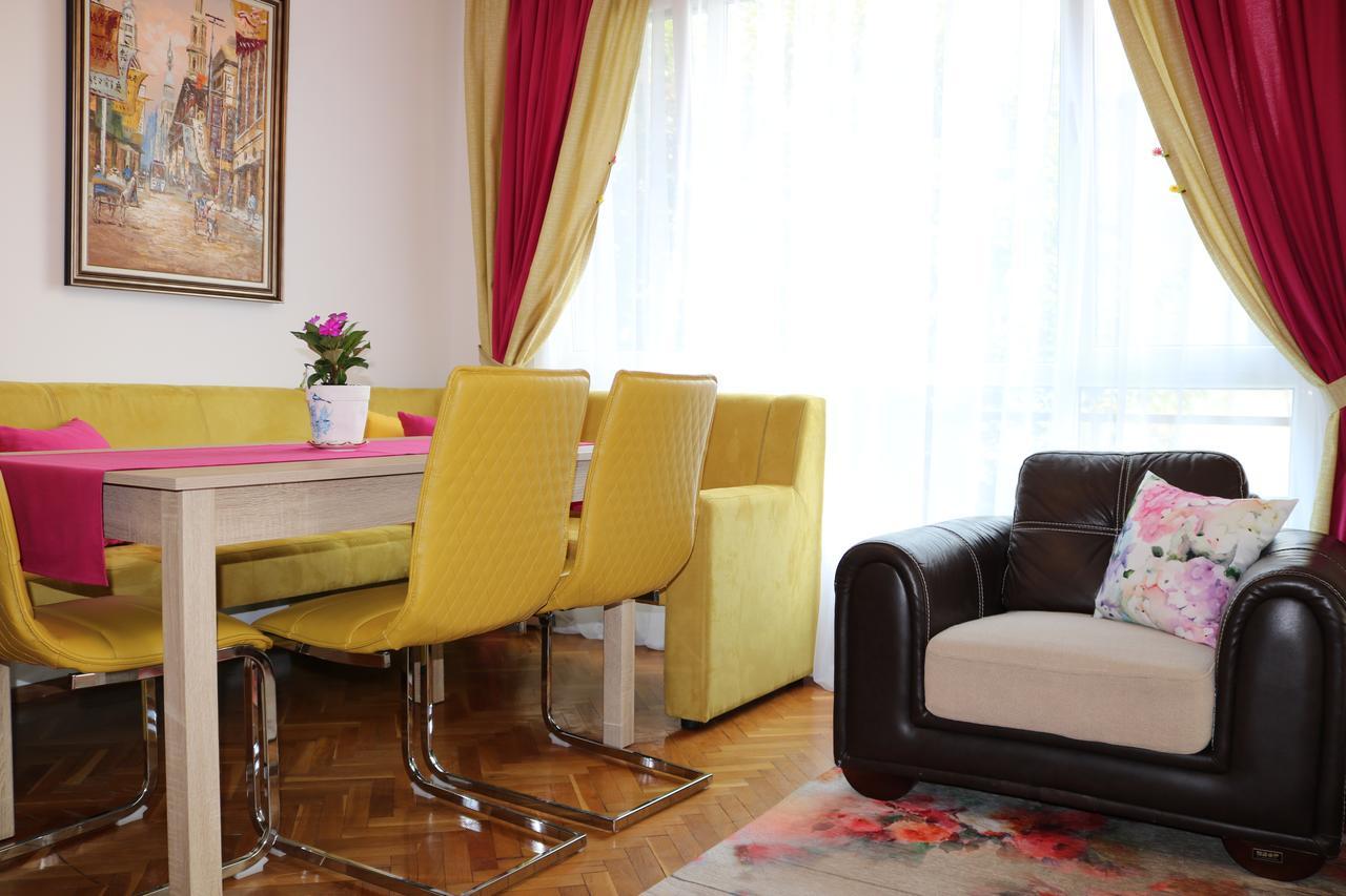 Sea Port Celebrity Apartment - Lets4Holiday Varna Esterno foto