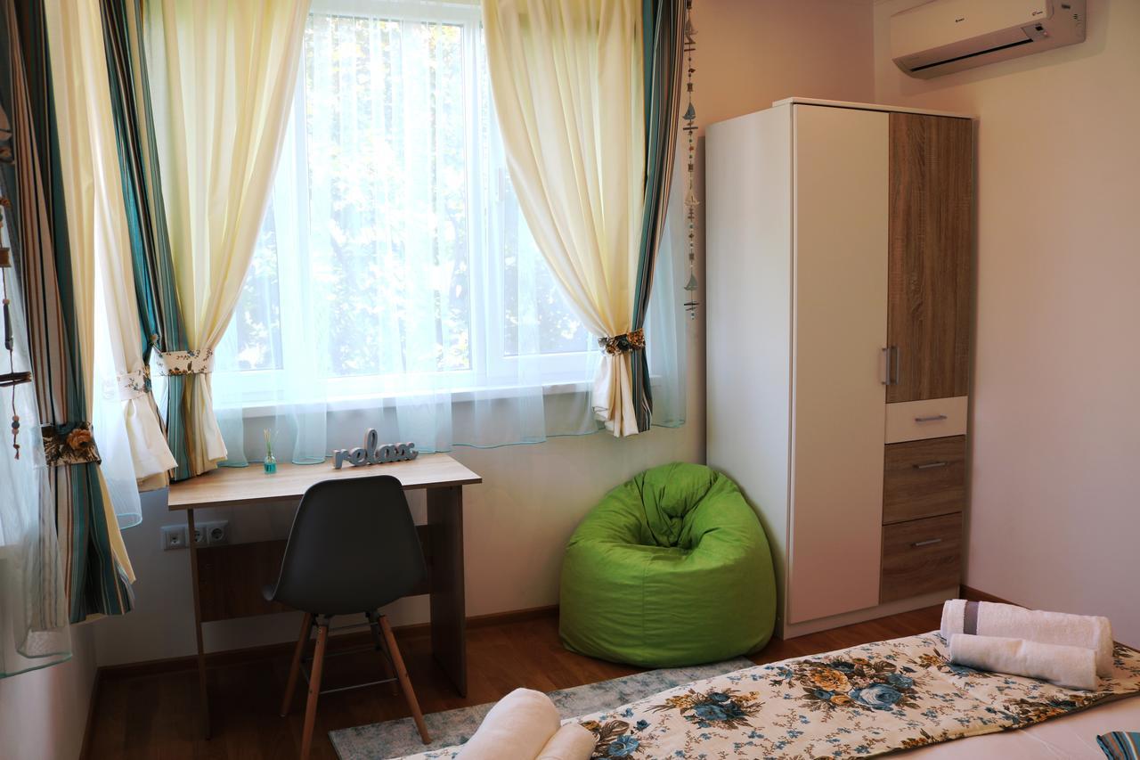 Sea Port Celebrity Apartment - Lets4Holiday Varna Esterno foto