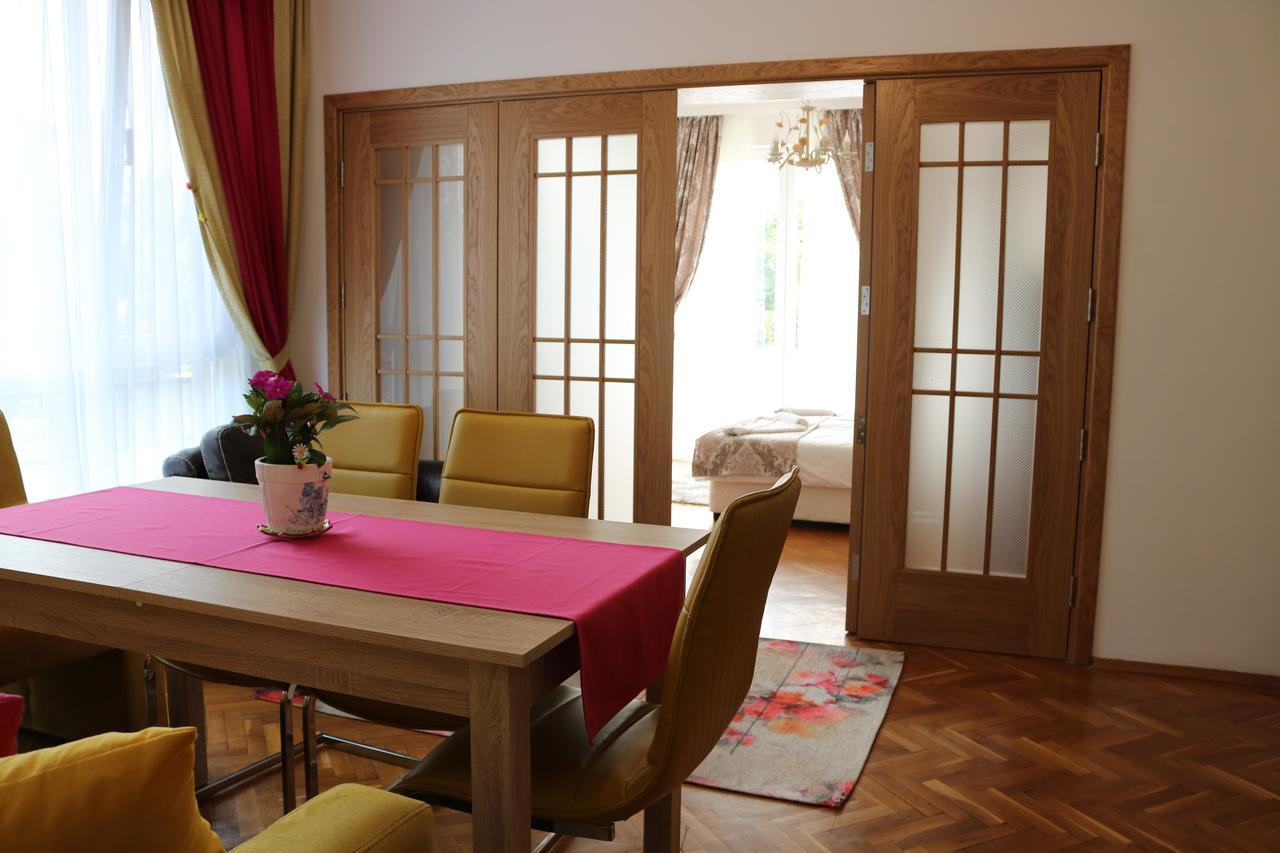 Sea Port Celebrity Apartment - Lets4Holiday Varna Esterno foto