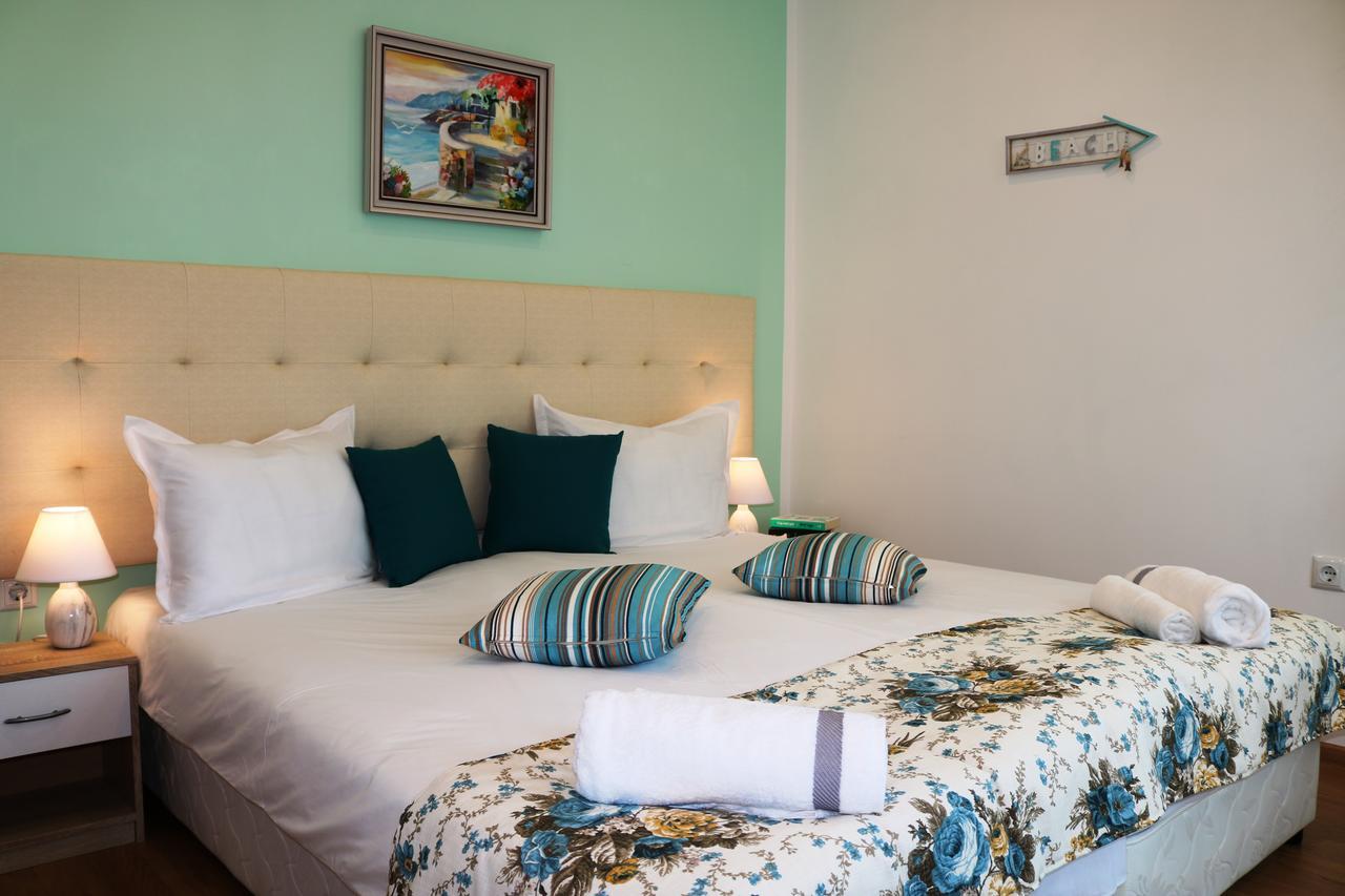 Sea Port Celebrity Apartment - Lets4Holiday Varna Esterno foto
