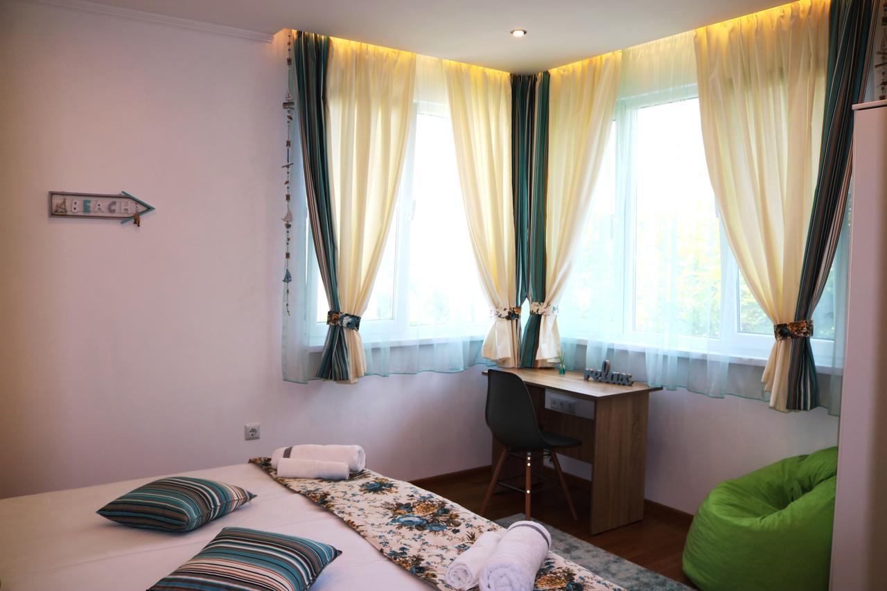 Sea Port Celebrity Apartment - Lets4Holiday Varna Esterno foto