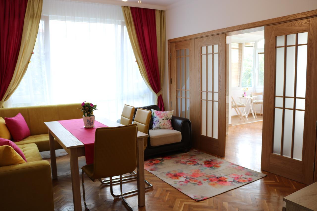 Sea Port Celebrity Apartment - Lets4Holiday Varna Esterno foto
