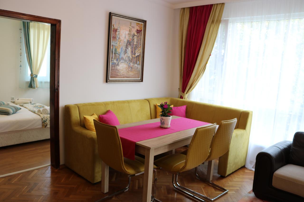 Sea Port Celebrity Apartment - Lets4Holiday Varna Esterno foto
