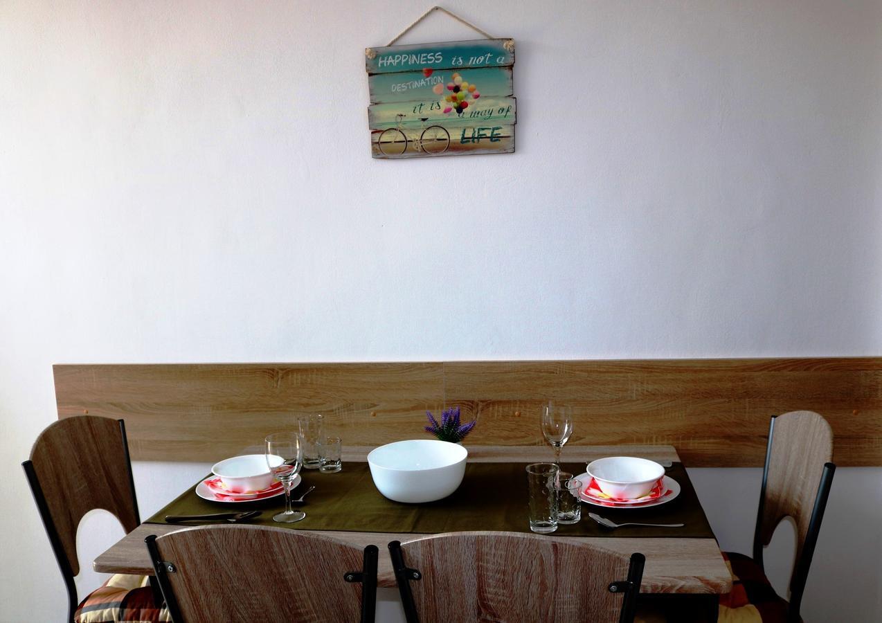 Sea Port Celebrity Apartment - Lets4Holiday Varna Esterno foto