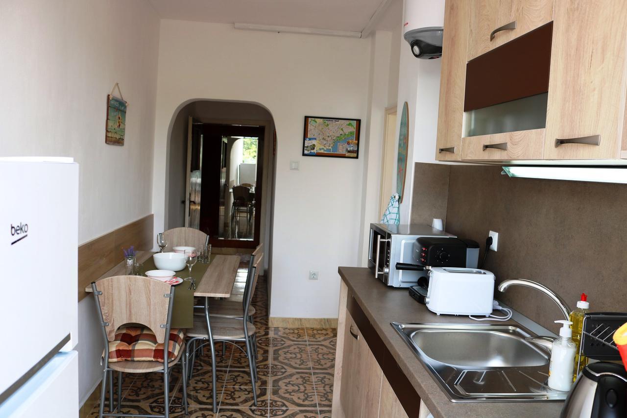 Sea Port Celebrity Apartment - Lets4Holiday Varna Esterno foto