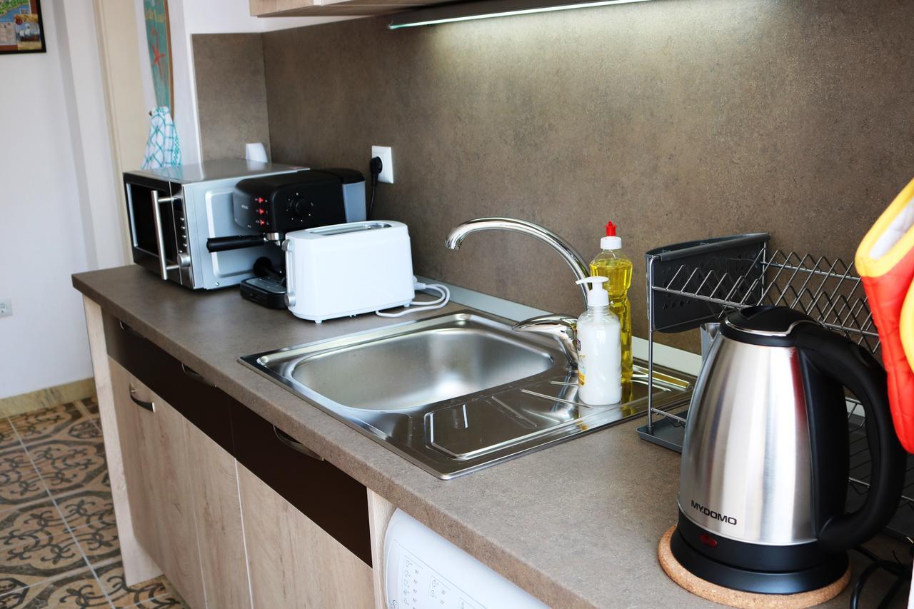 Sea Port Celebrity Apartment - Lets4Holiday Varna Esterno foto