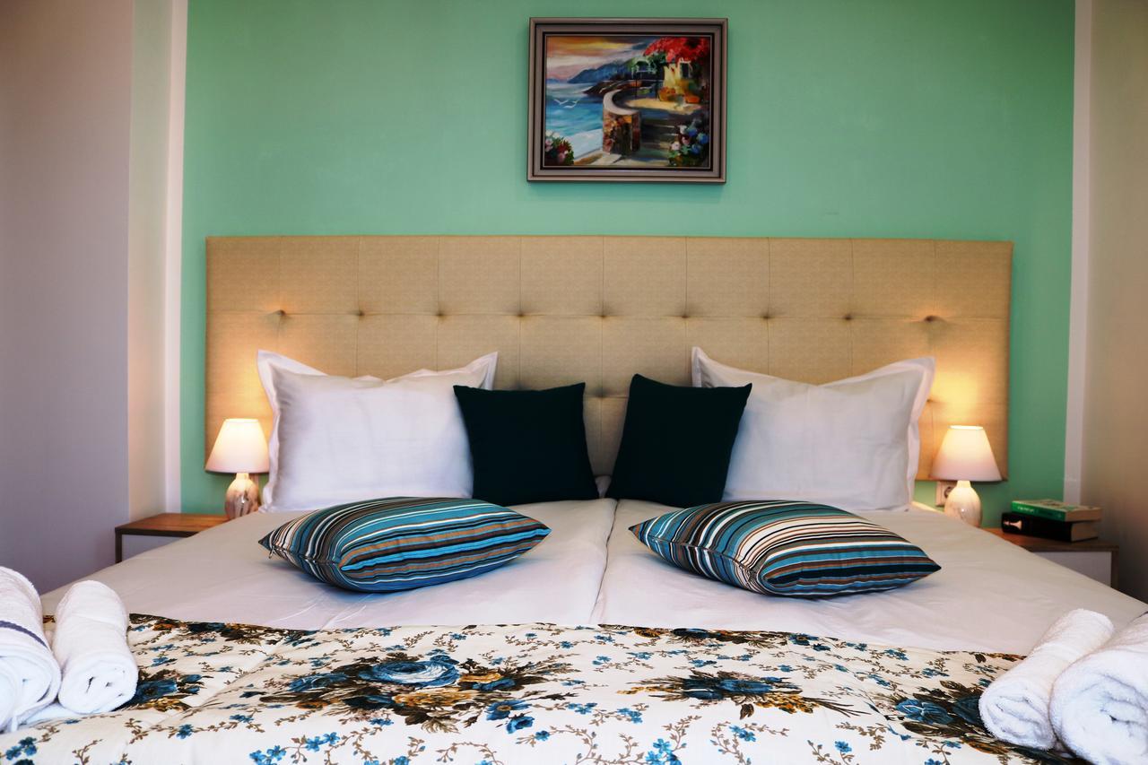 Sea Port Celebrity Apartment - Lets4Holiday Varna Esterno foto