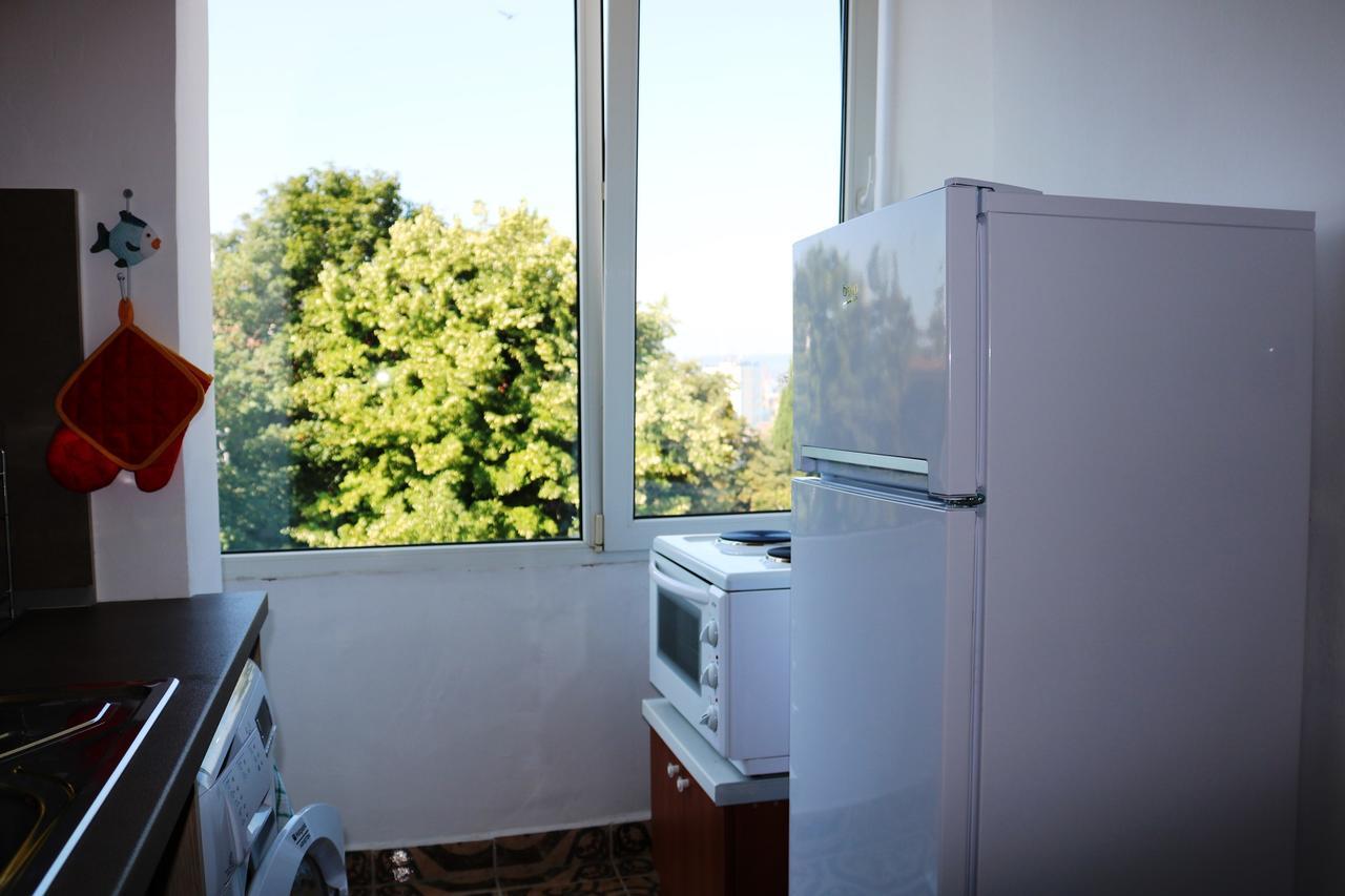 Sea Port Celebrity Apartment - Lets4Holiday Varna Esterno foto