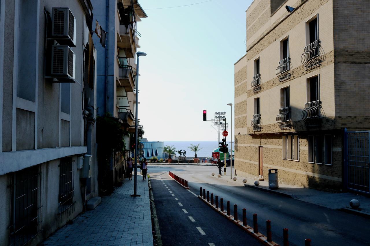 Sea Port Celebrity Apartment - Lets4Holiday Varna Esterno foto