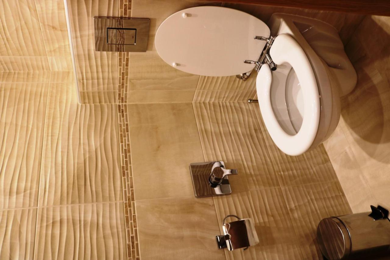 Sea Port Celebrity Apartment - Lets4Holiday Varna Esterno foto